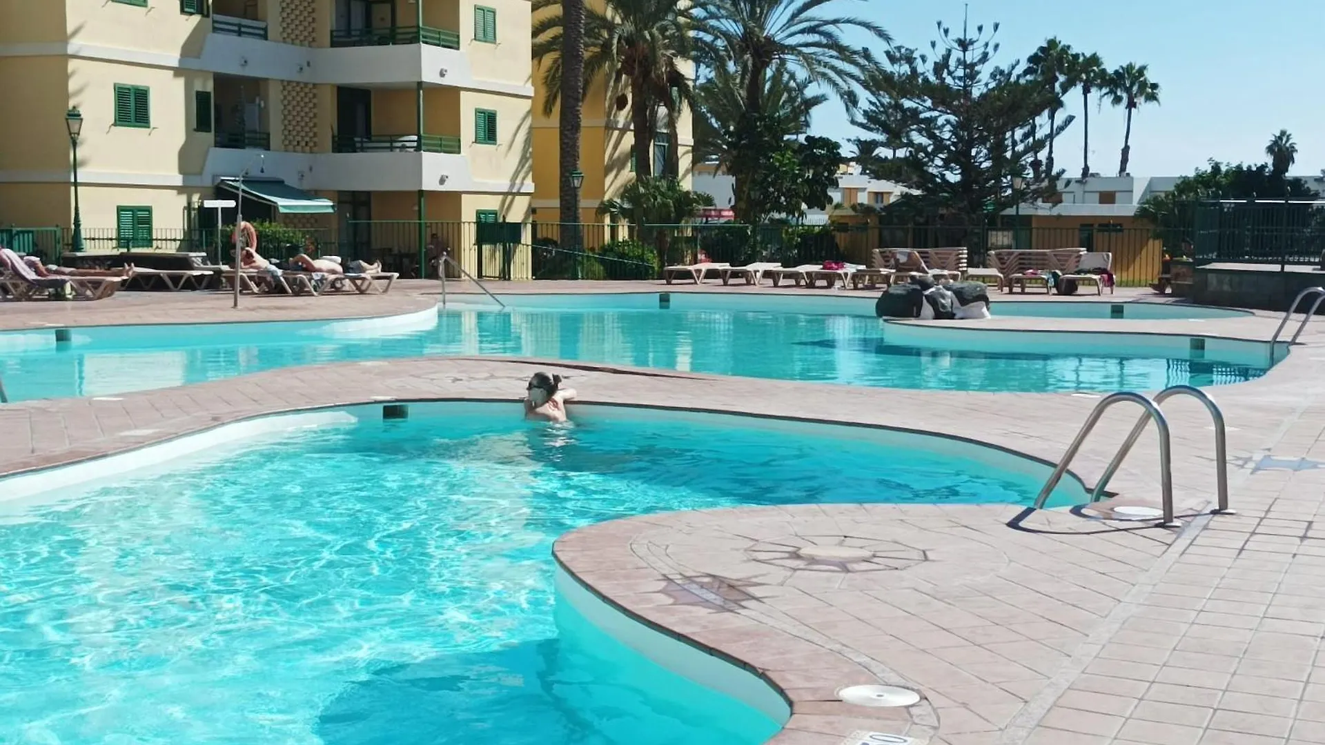 Seaview Apartment Las Olas contacts